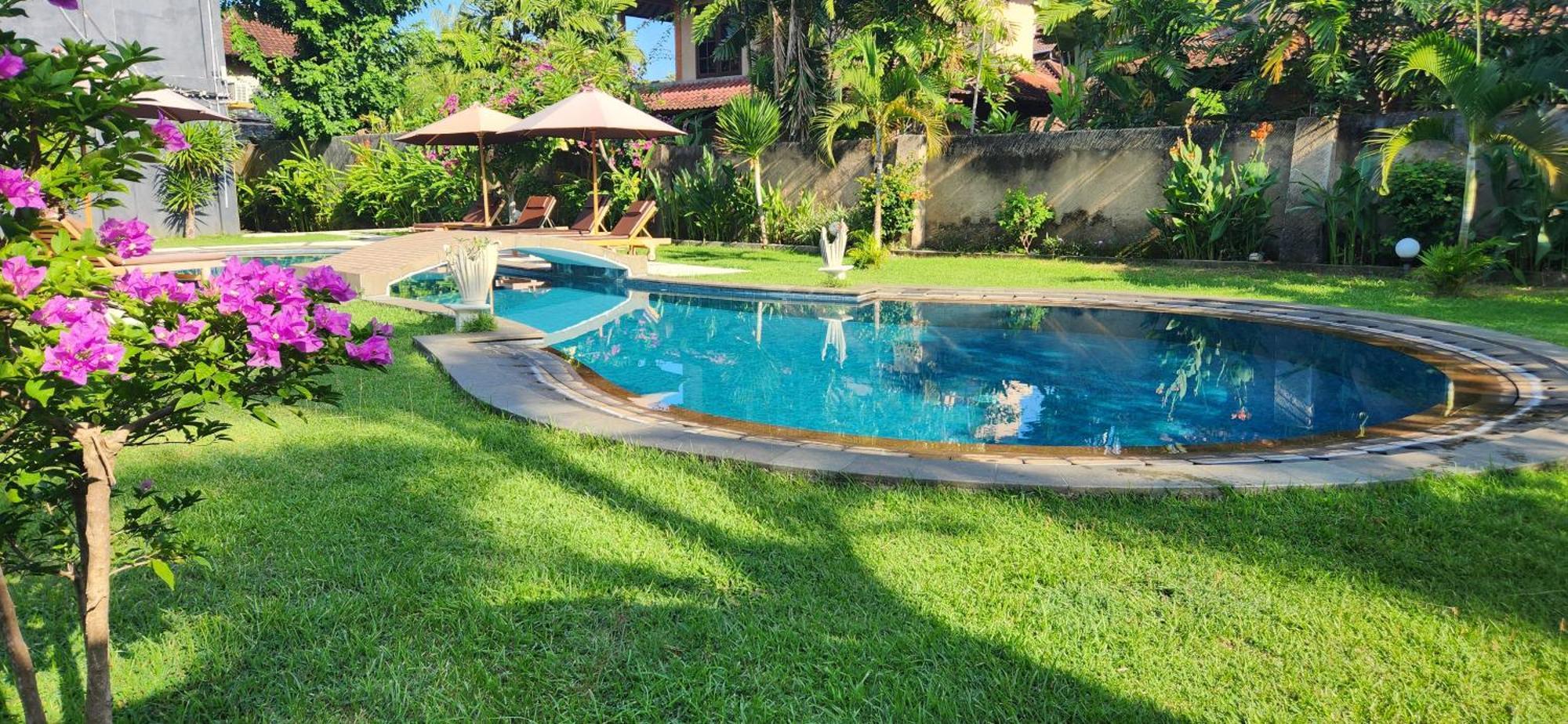 Dalia Budget Hotel Senggigi Exterior foto